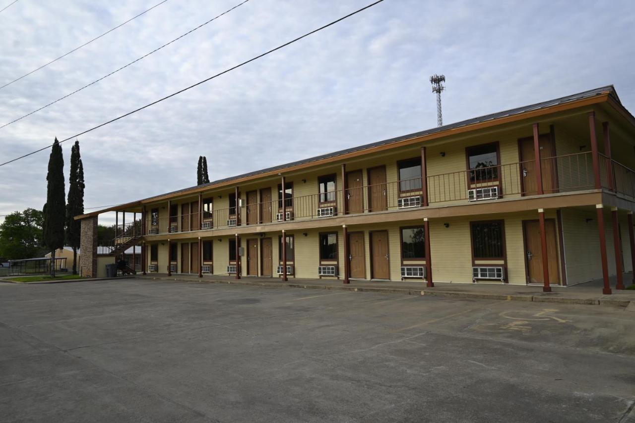 Coachway Inn Luling Экстерьер фото