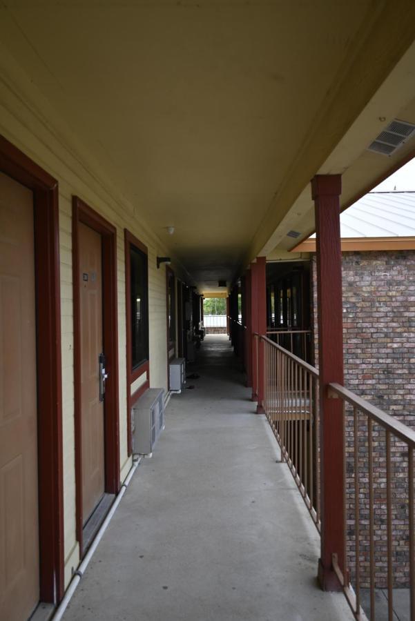 Coachway Inn Luling Экстерьер фото